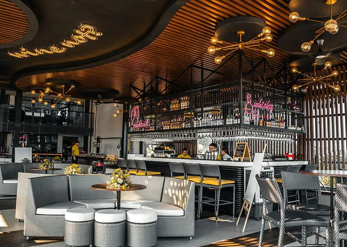 Hotel Yello Powered By Cocotel 4*
