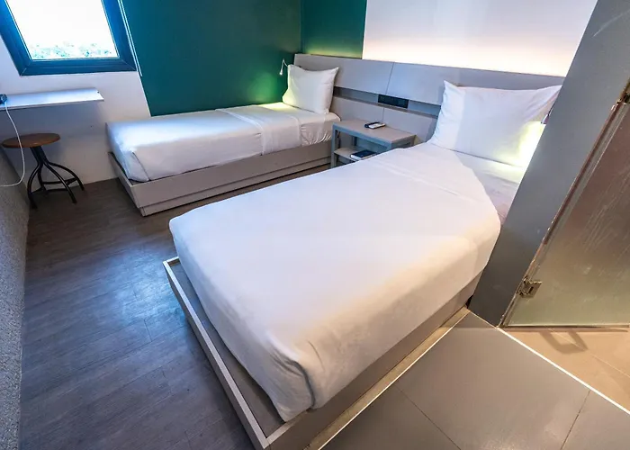 Hotel Yello Powered By Cocotel 4*