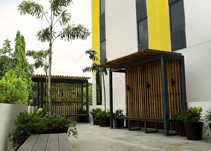 Yello Powered By Cocotel 4*