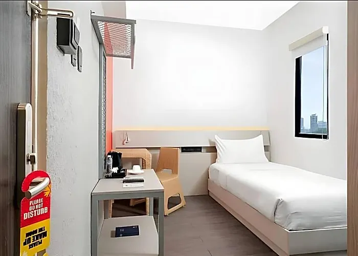 Yello Powered By Cocotel Hotel