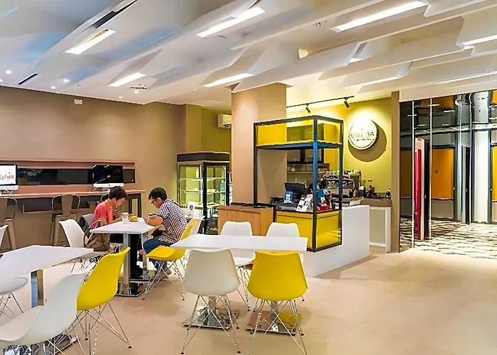 Yello Powered By Cocotel Hotel
