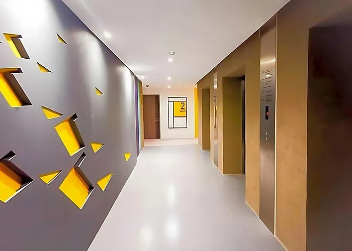 Yello Powered By Cocotel Hotel
