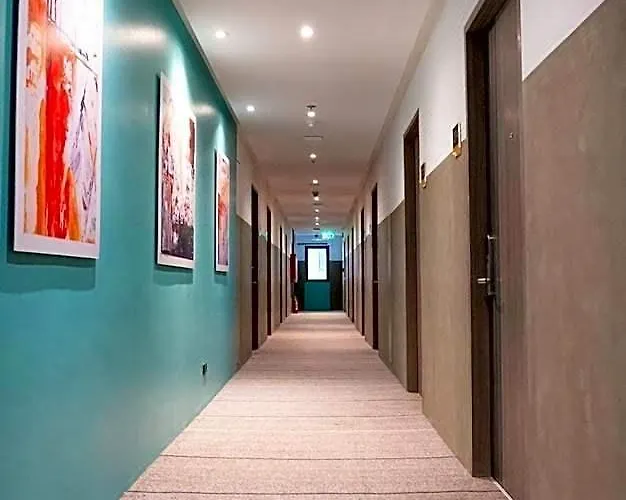 Hotel Yello Powered By Cocotel 4*