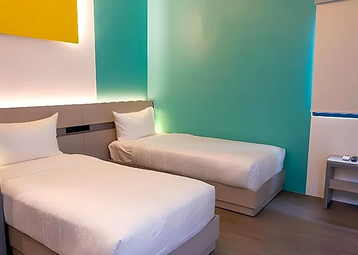 Hotel Yello Powered By Cocotel 4*