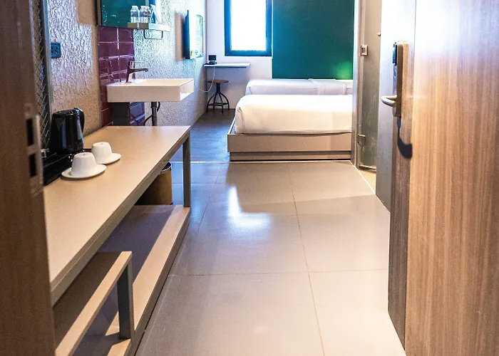 Yello Powered By Cocotel Hotel 4*