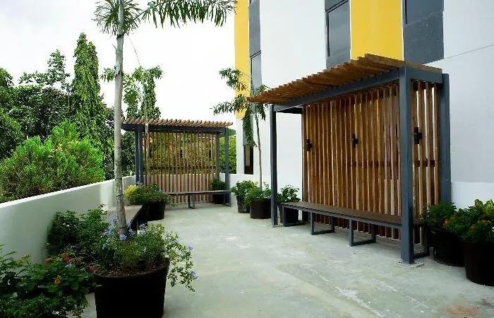 Yello Powered By Cocotel Hotel